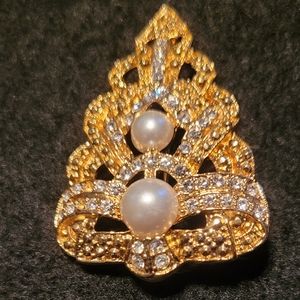 Pearl and rhinestone goldtone Christmas tree pin